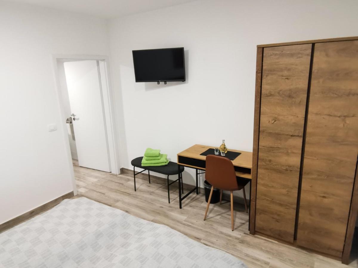 Hostel Postaja ルシェ エクステリア 写真